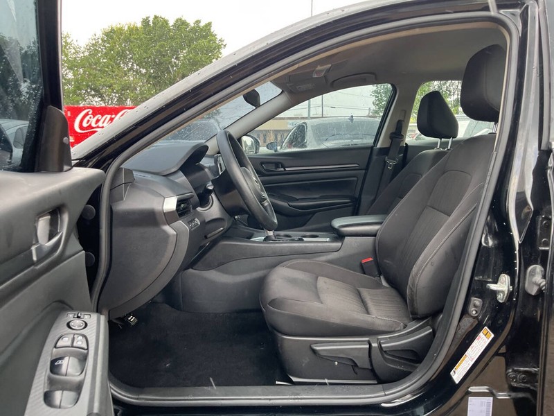 Nissan Altima Vehicle Image 07