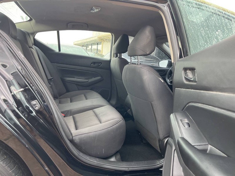 Nissan Altima Vehicle Image 10
