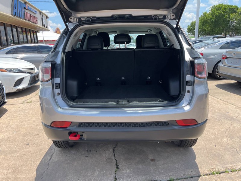 Jeep Compass Vehicle Image 09