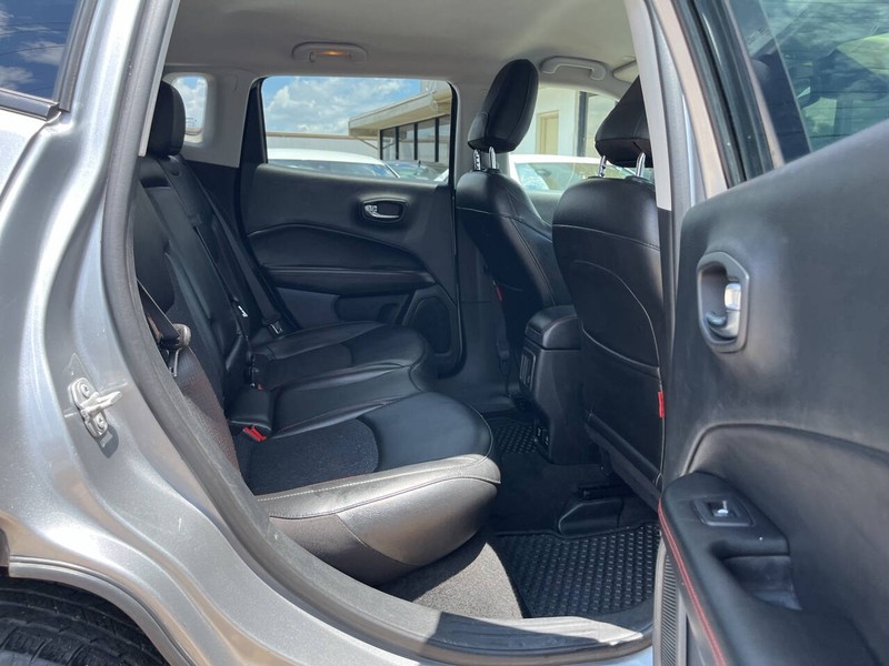 Jeep Compass Vehicle Image 10