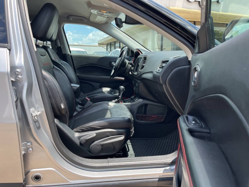 Jeep Compass Vehicle Image 11