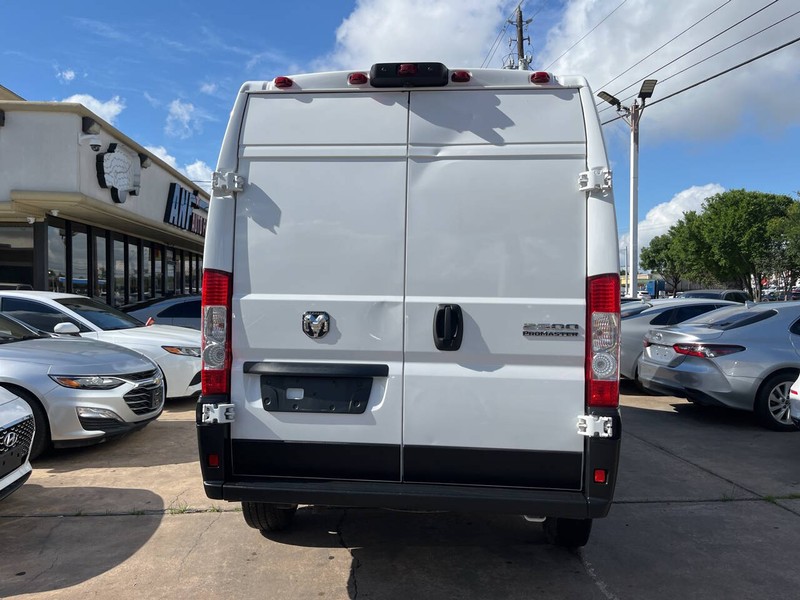 Ram ProMaster Cargo Van Vehicle Image 04