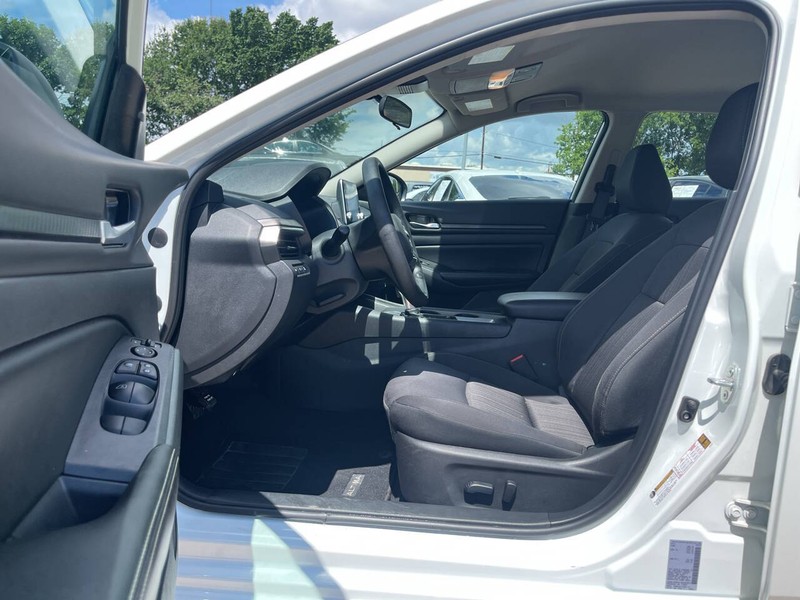 Nissan Altima Vehicle Image 07
