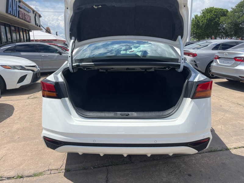Nissan Altima Vehicle Image 09