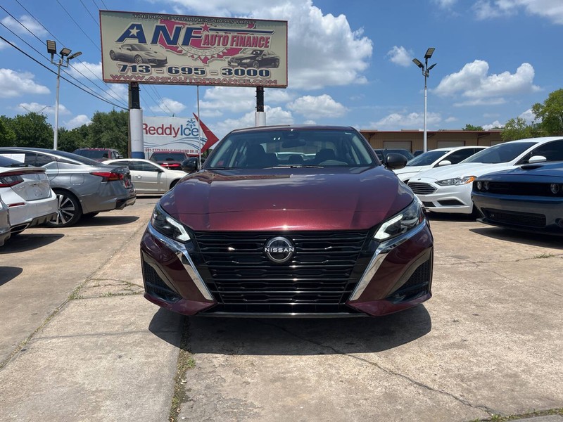 Nissan Altima Vehicle Image 02
