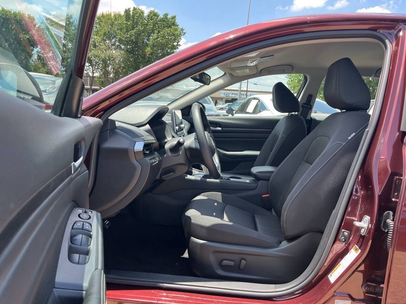 Nissan Altima Vehicle Image 07