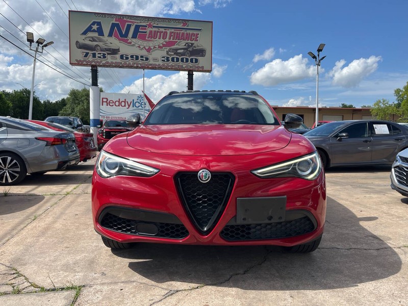 Alfa Romeo Stelvio Vehicle Image 02