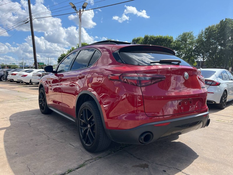 Alfa Romeo Stelvio Vehicle Image 03