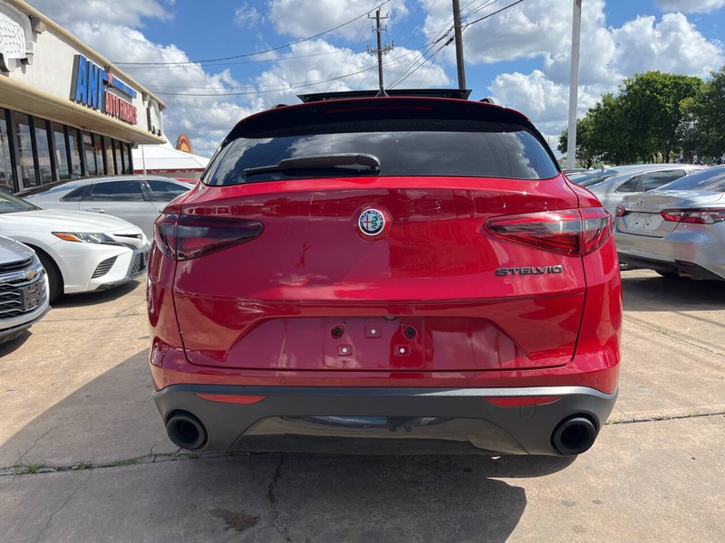 Alfa Romeo Stelvio Vehicle Image 04