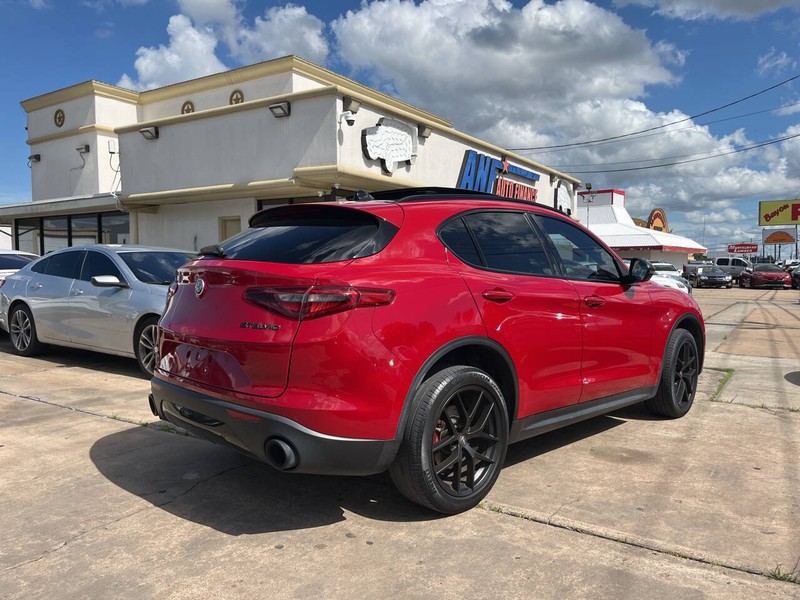 Alfa Romeo Stelvio Vehicle Image 05