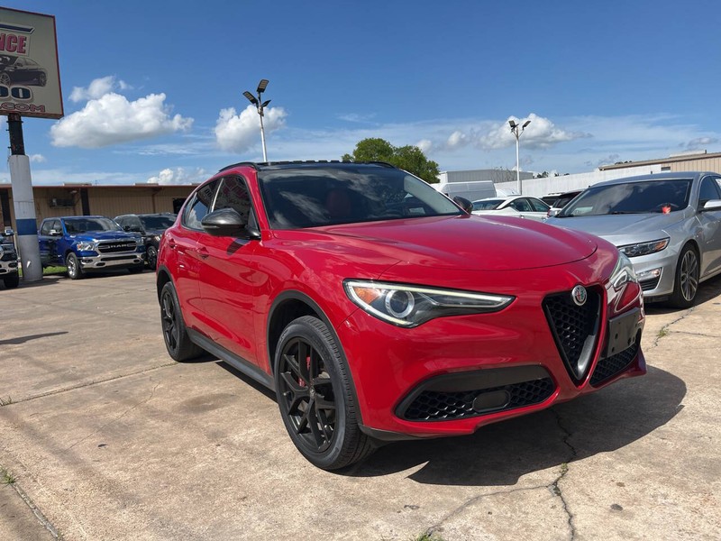 Alfa Romeo Stelvio Vehicle Image 06