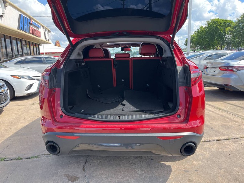 Alfa Romeo Stelvio Vehicle Image 09