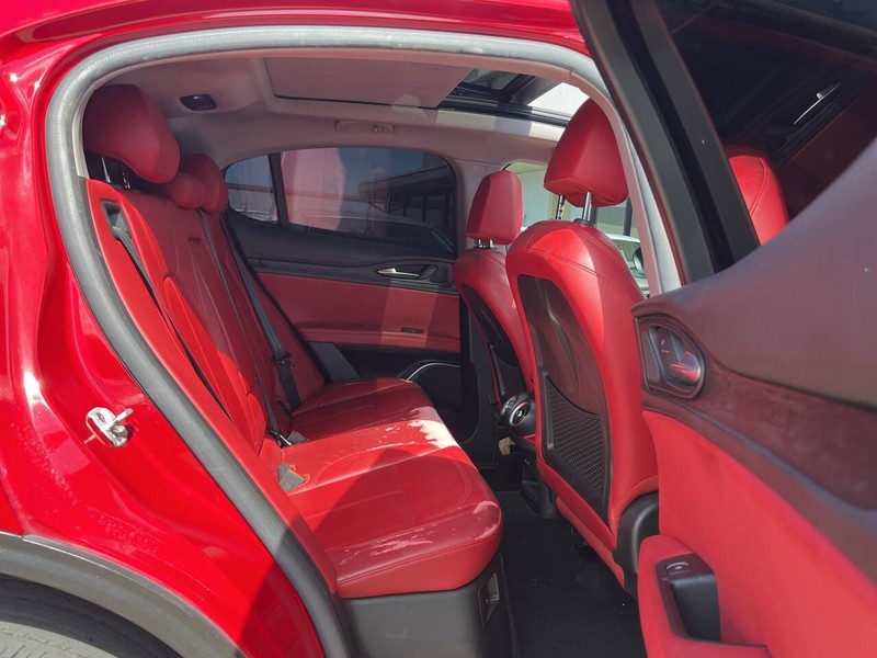 Alfa Romeo Stelvio Vehicle Image 10