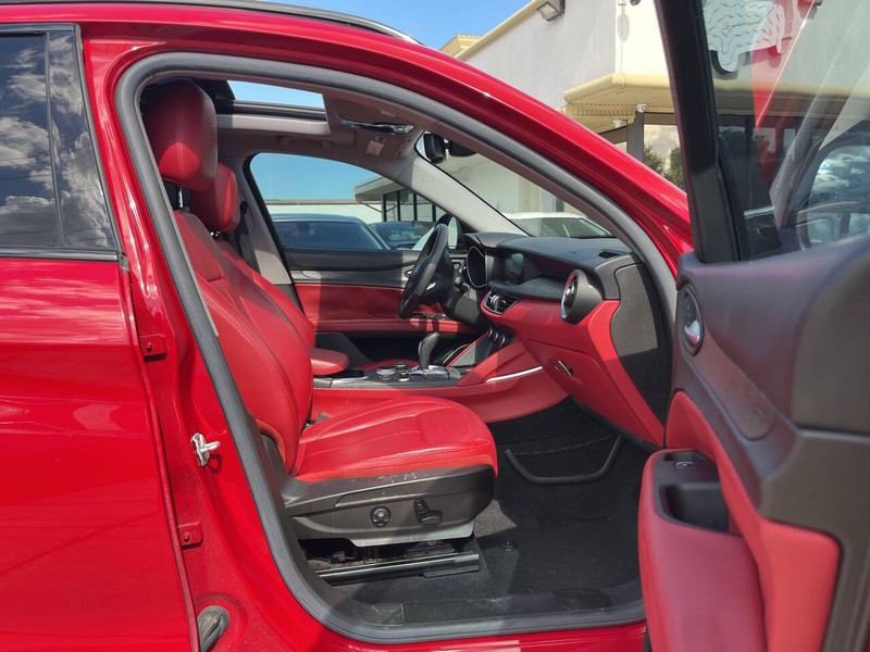 Alfa Romeo Stelvio Vehicle Image 11