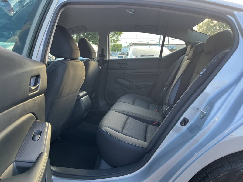Nissan Altima Vehicle Image 08