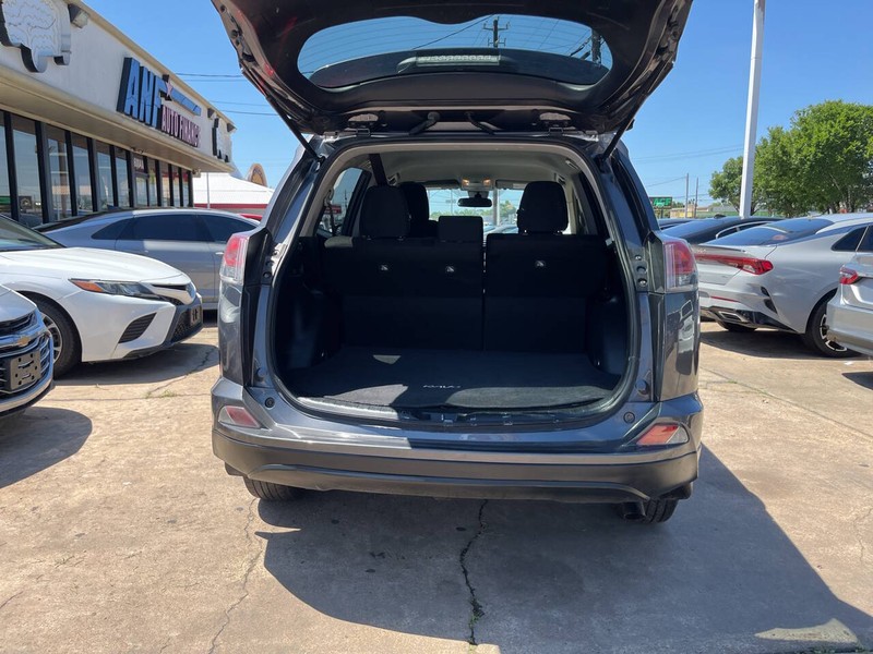 Toyota RAV4 Vehicle Image 10
