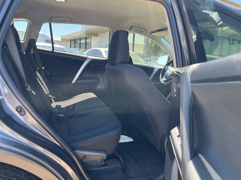 Toyota RAV4 Vehicle Image 11