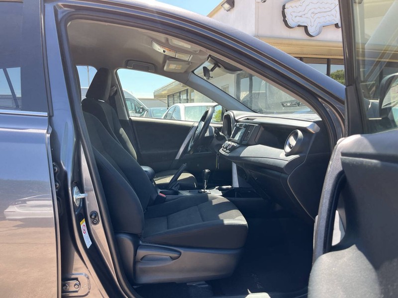 Toyota RAV4 Vehicle Image 12