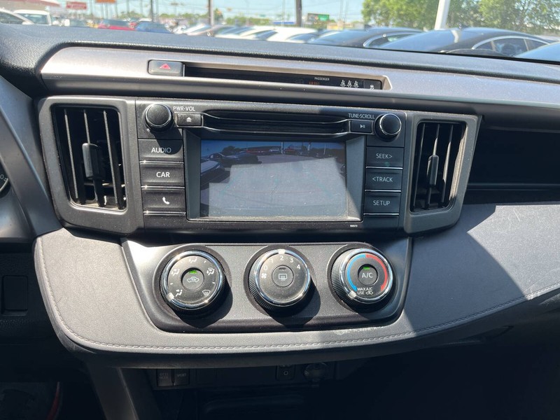 Toyota RAV4 Vehicle Image 13