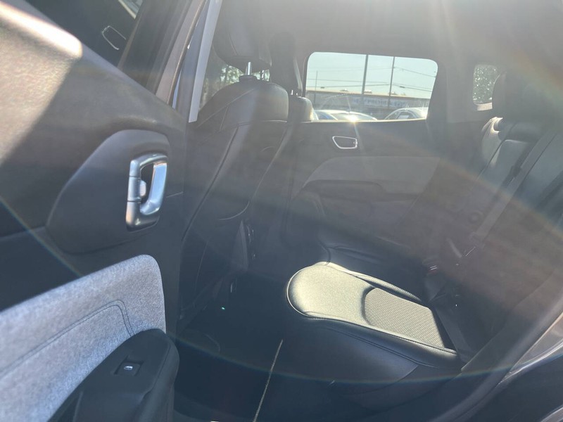 Jeep Compass Vehicle Image 08