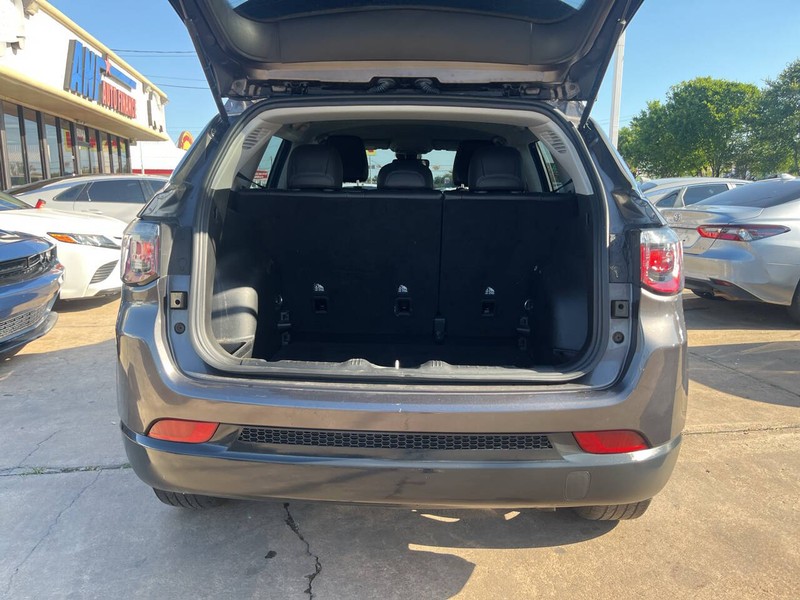 Jeep Compass Vehicle Image 09