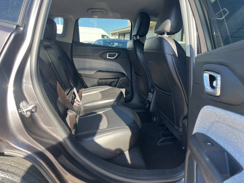 Jeep Compass Vehicle Image 10