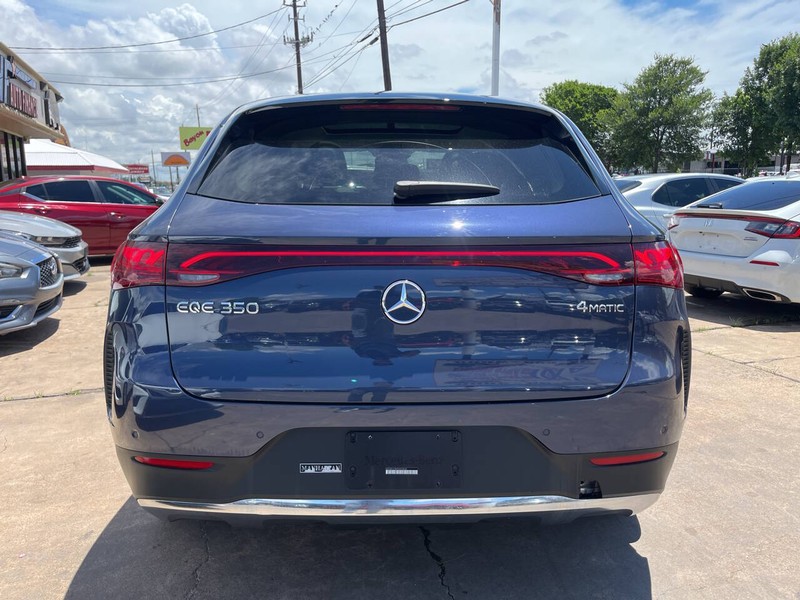 Mercedes-Benz EQE Vehicle Image 04