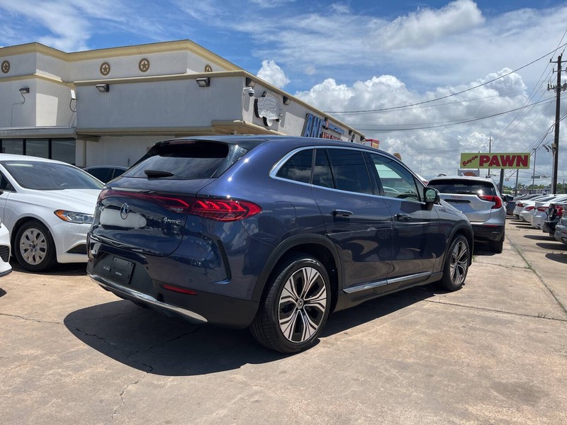 Mercedes-Benz EQE Vehicle Image 05