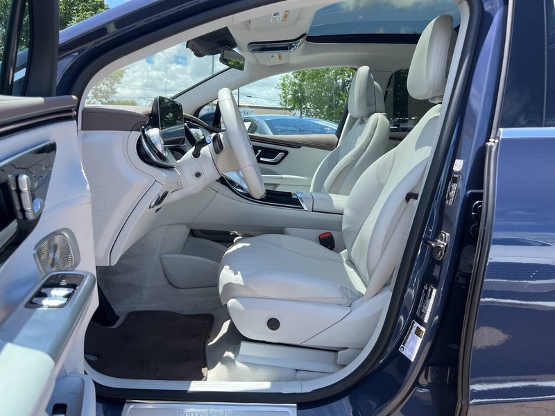 Mercedes-Benz EQE Vehicle Image 07