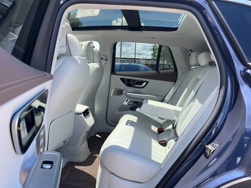 Mercedes-Benz EQE Vehicle Image 08