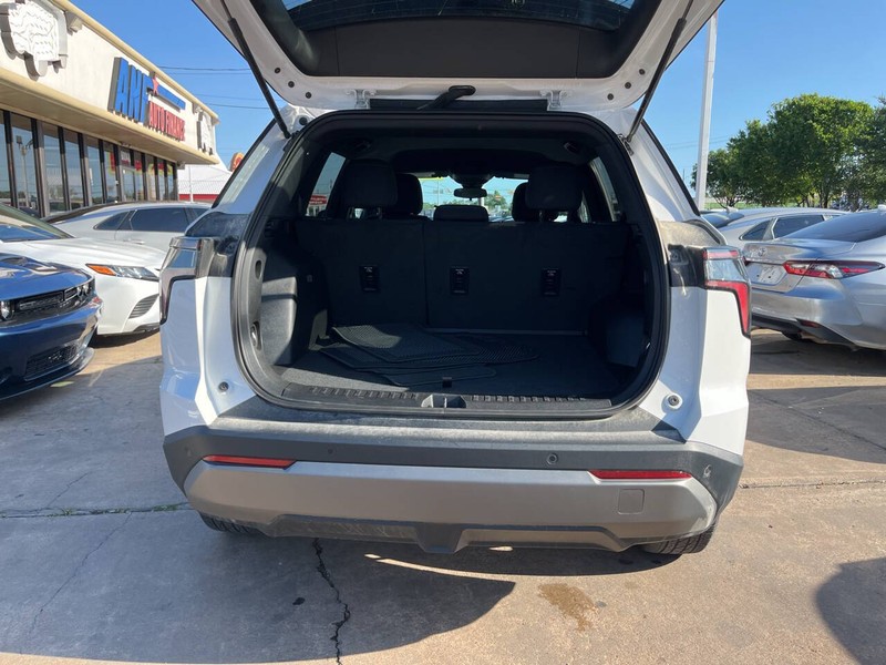 Chevrolet Equinox Vehicle Image 09