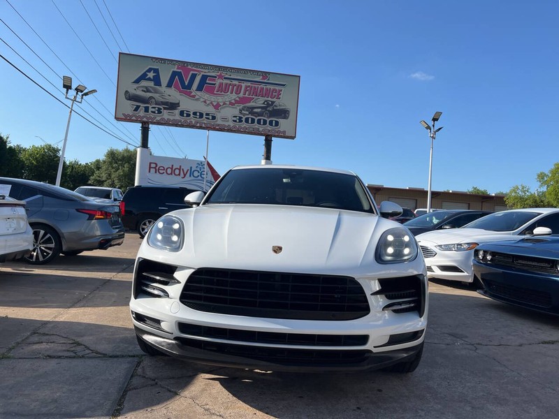 Porsche Macan Vehicle Image 03