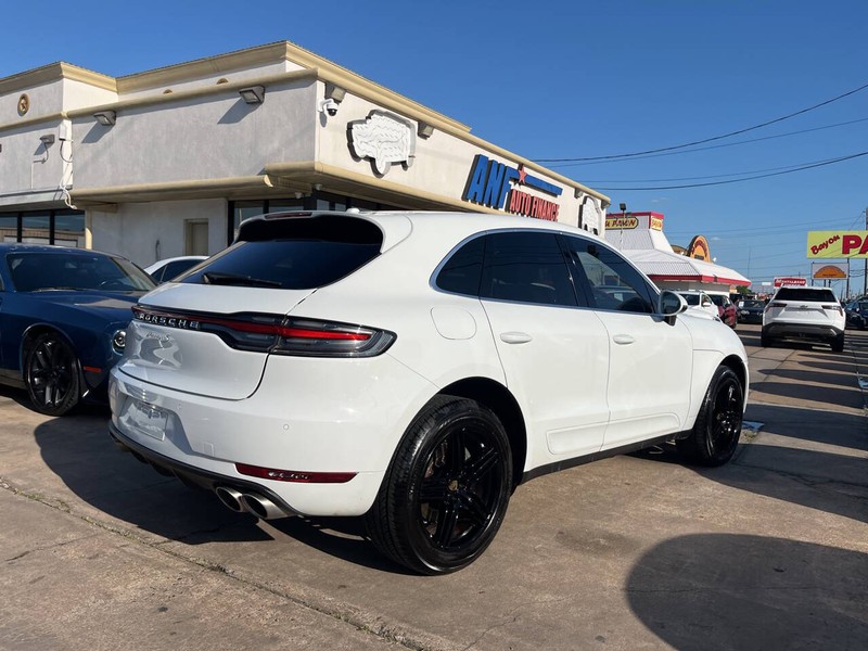 Porsche Macan Vehicle Image 04