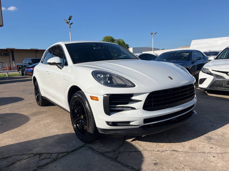 Porsche Macan Vehicle Image 05