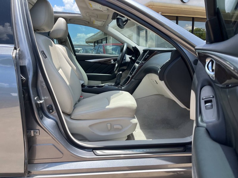 INFINITI Q50 Vehicle Image 10