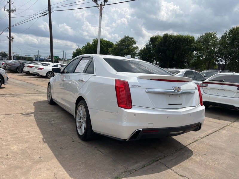 Cadillac CTS Sedan Vehicle Image 03