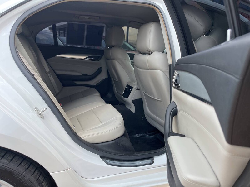 Cadillac CTS Sedan Vehicle Image 10