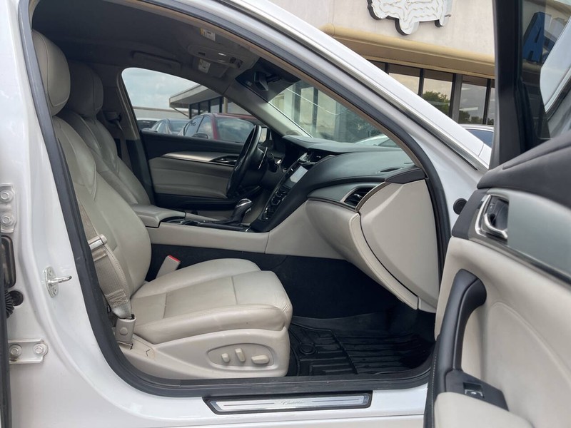 Cadillac CTS Sedan Vehicle Image 11