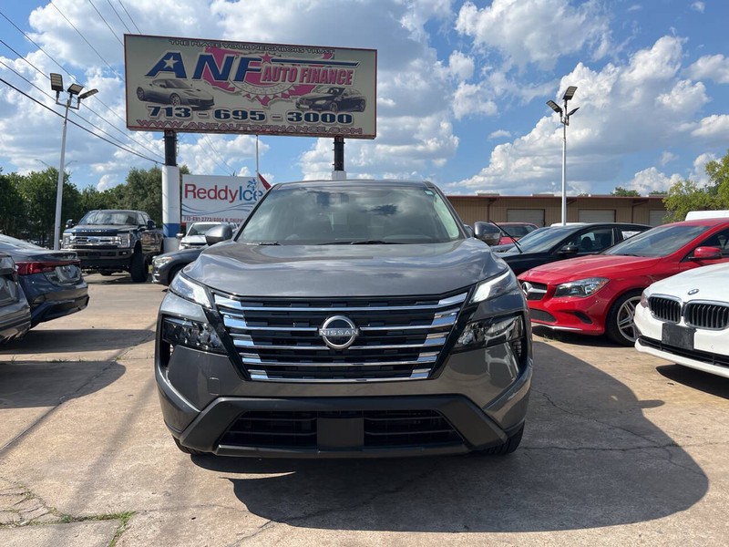 Nissan Rogue Vehicle Image 02