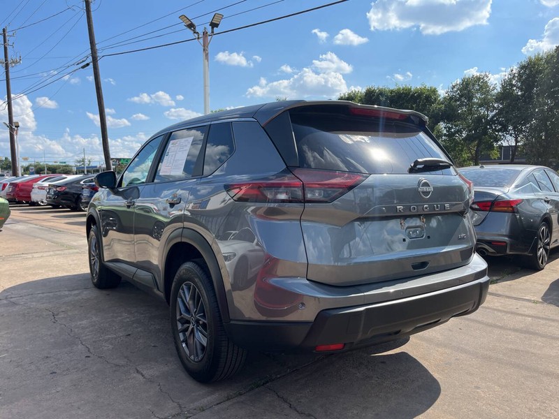 Nissan Rogue Vehicle Image 03