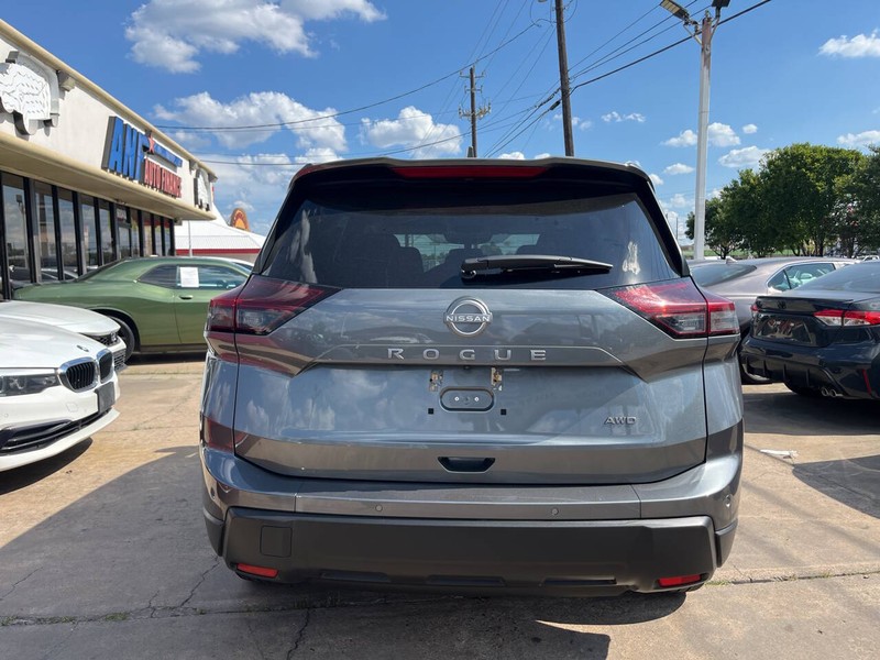 Nissan Rogue Vehicle Image 04