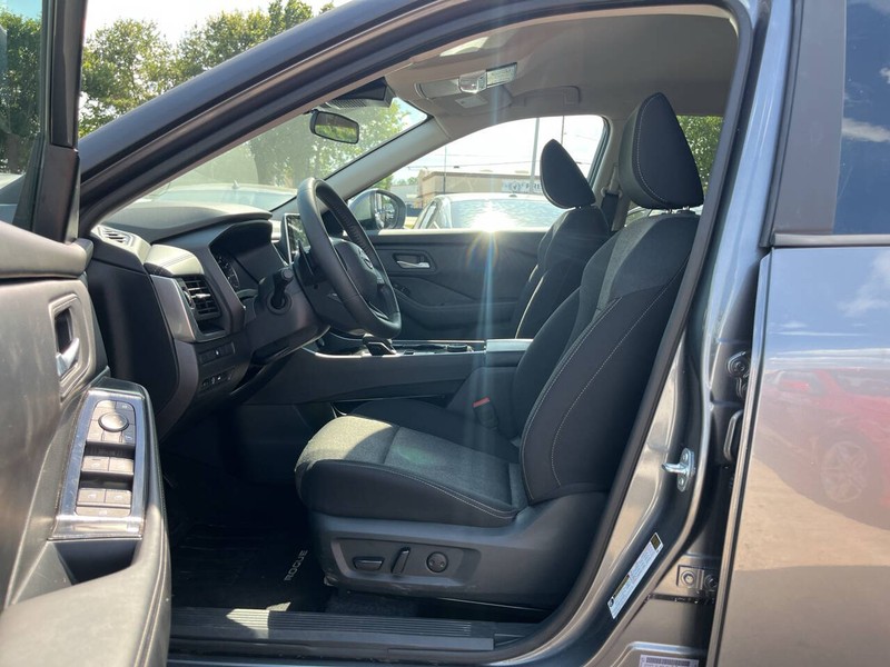 Nissan Rogue Vehicle Image 07