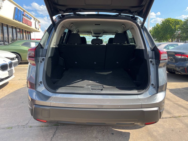 Nissan Rogue Vehicle Image 09