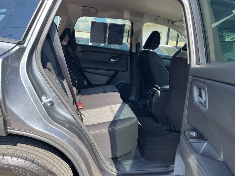 Nissan Rogue Vehicle Image 10