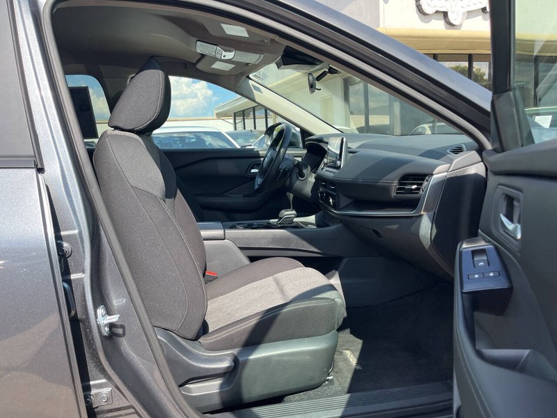 Nissan Rogue Vehicle Image 11