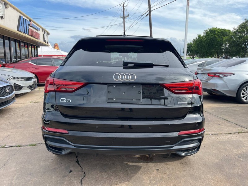 Audi Q3 Vehicle Image 04