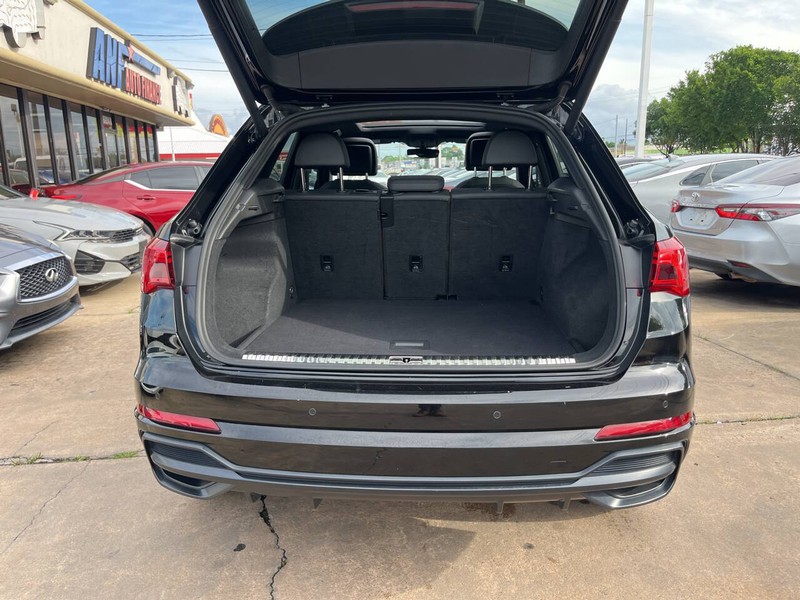 Audi Q3 Vehicle Image 09