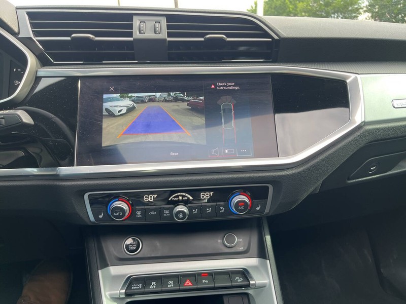 Audi Q3 Vehicle Image 12