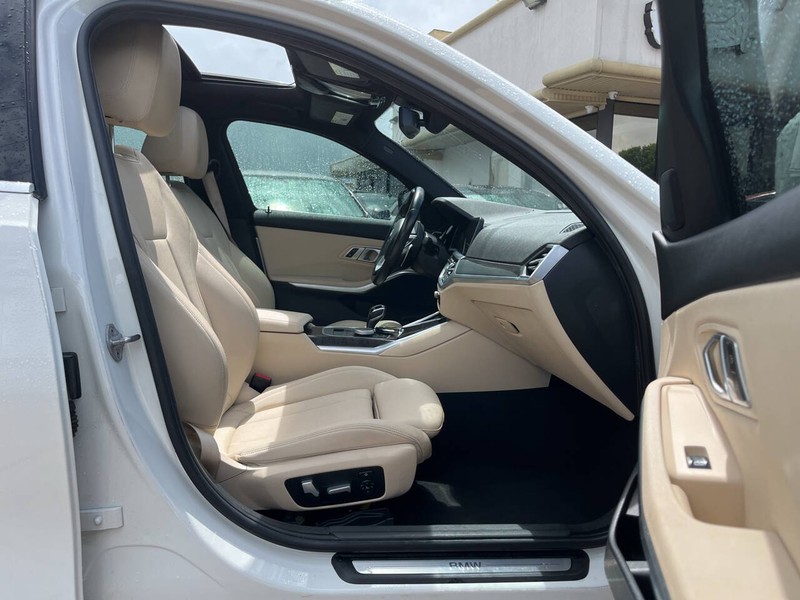 BMW 3 Series Vehicle Image 13