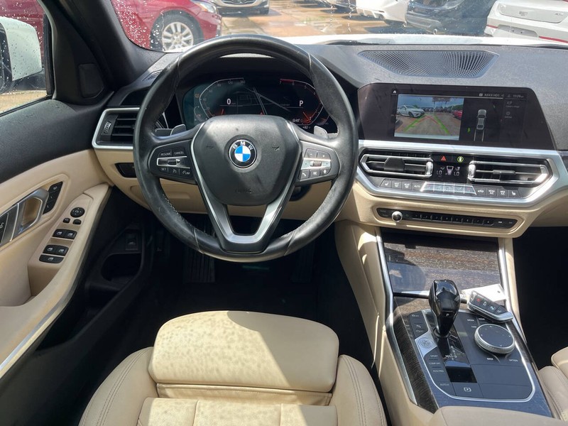 BMW 3 Series Vehicle Image 14
